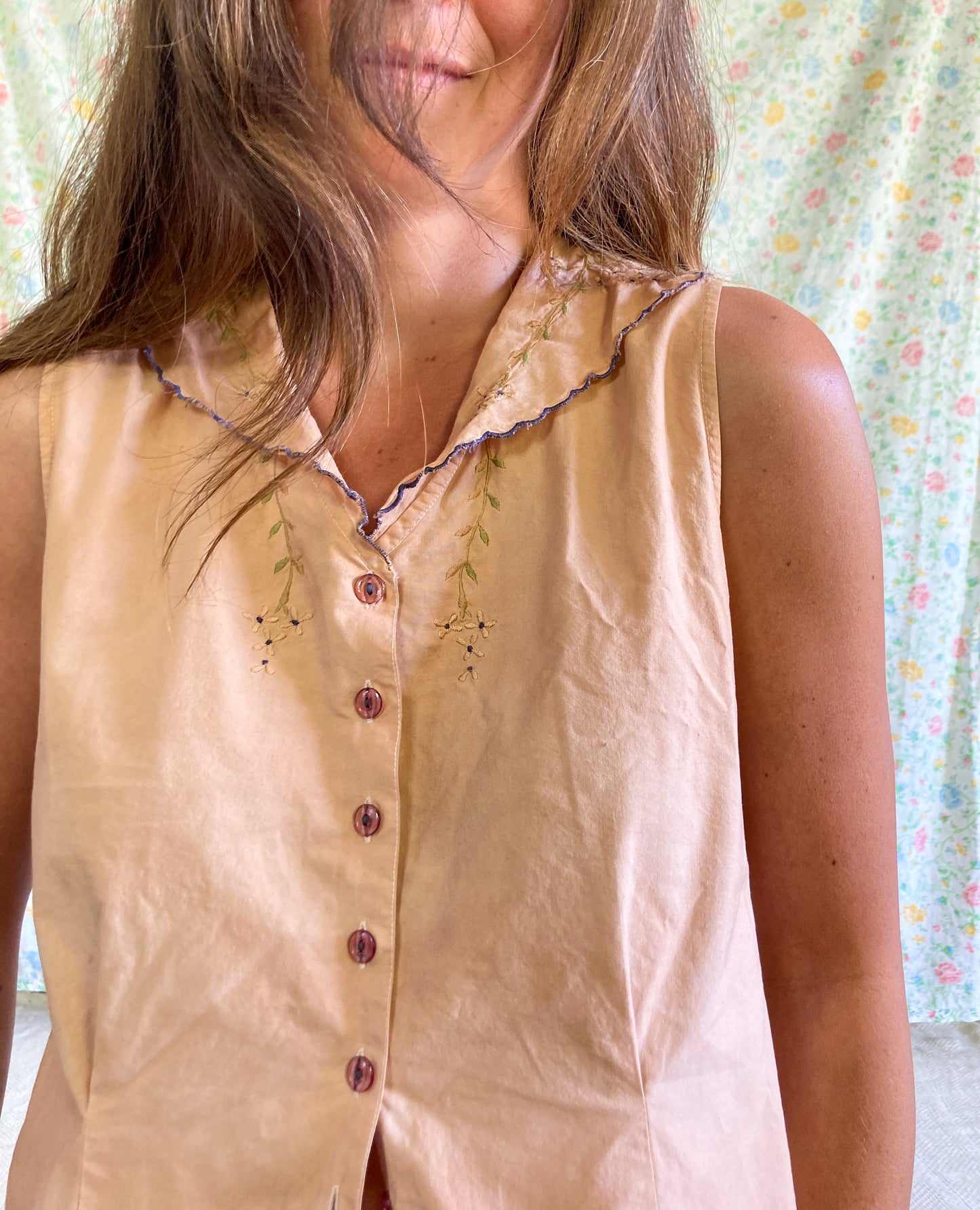 Cutch Embroidered Collar Sleeveless Blouse