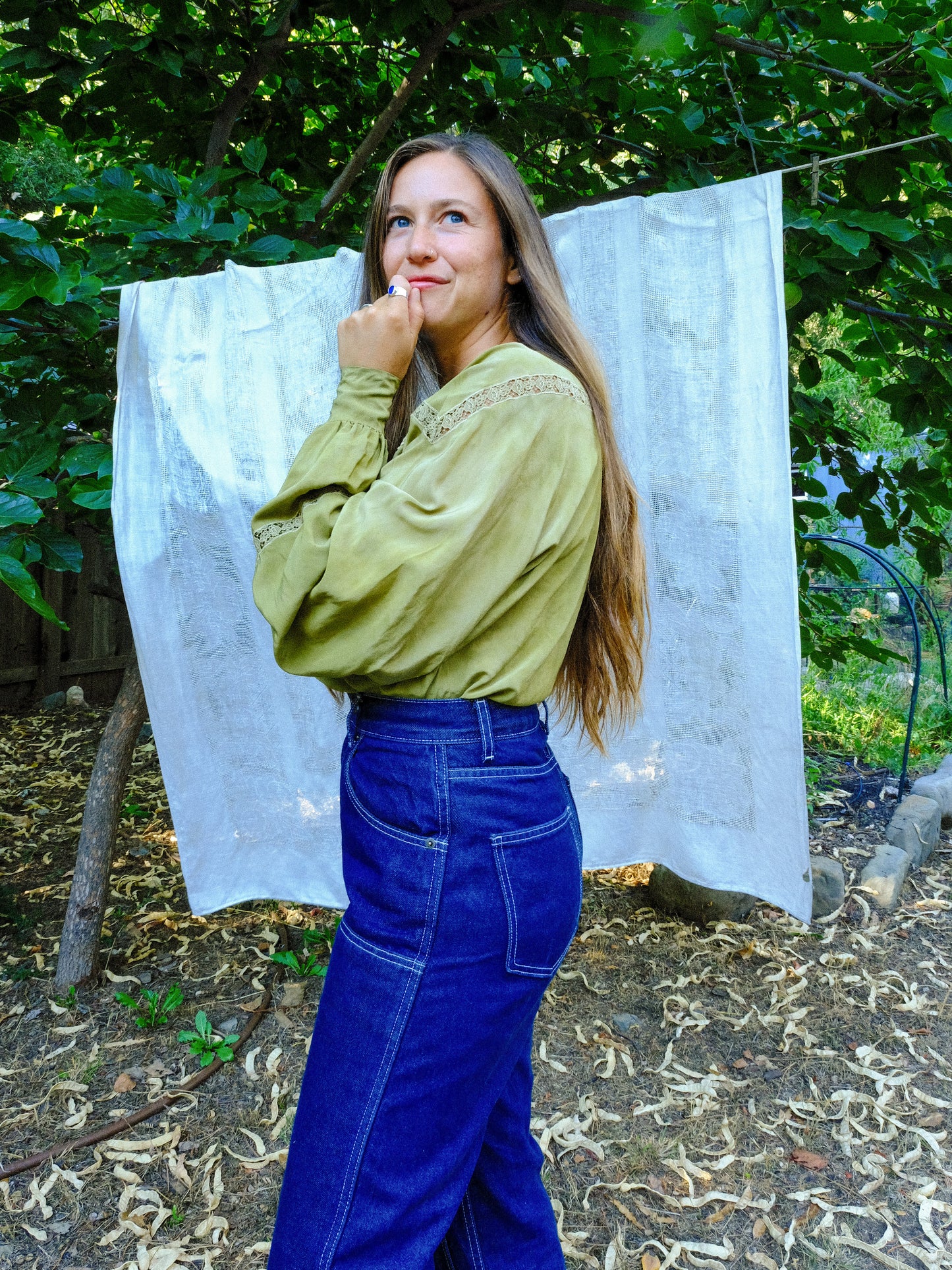 Marigold & Iron Silk Shoulder Seamless Blouse