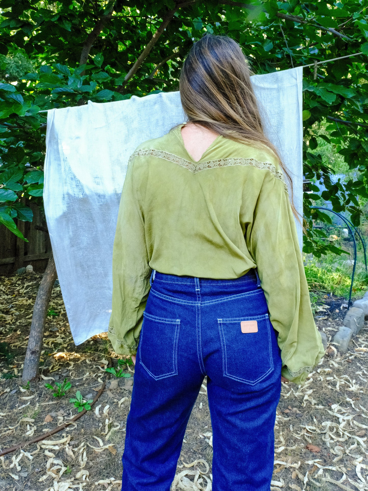 Marigold & Iron Silk Shoulder Seamless Blouse