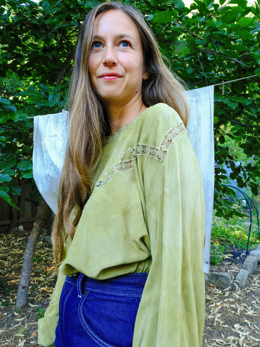 Marigold & Iron Silk Shoulder Seamless Blouse