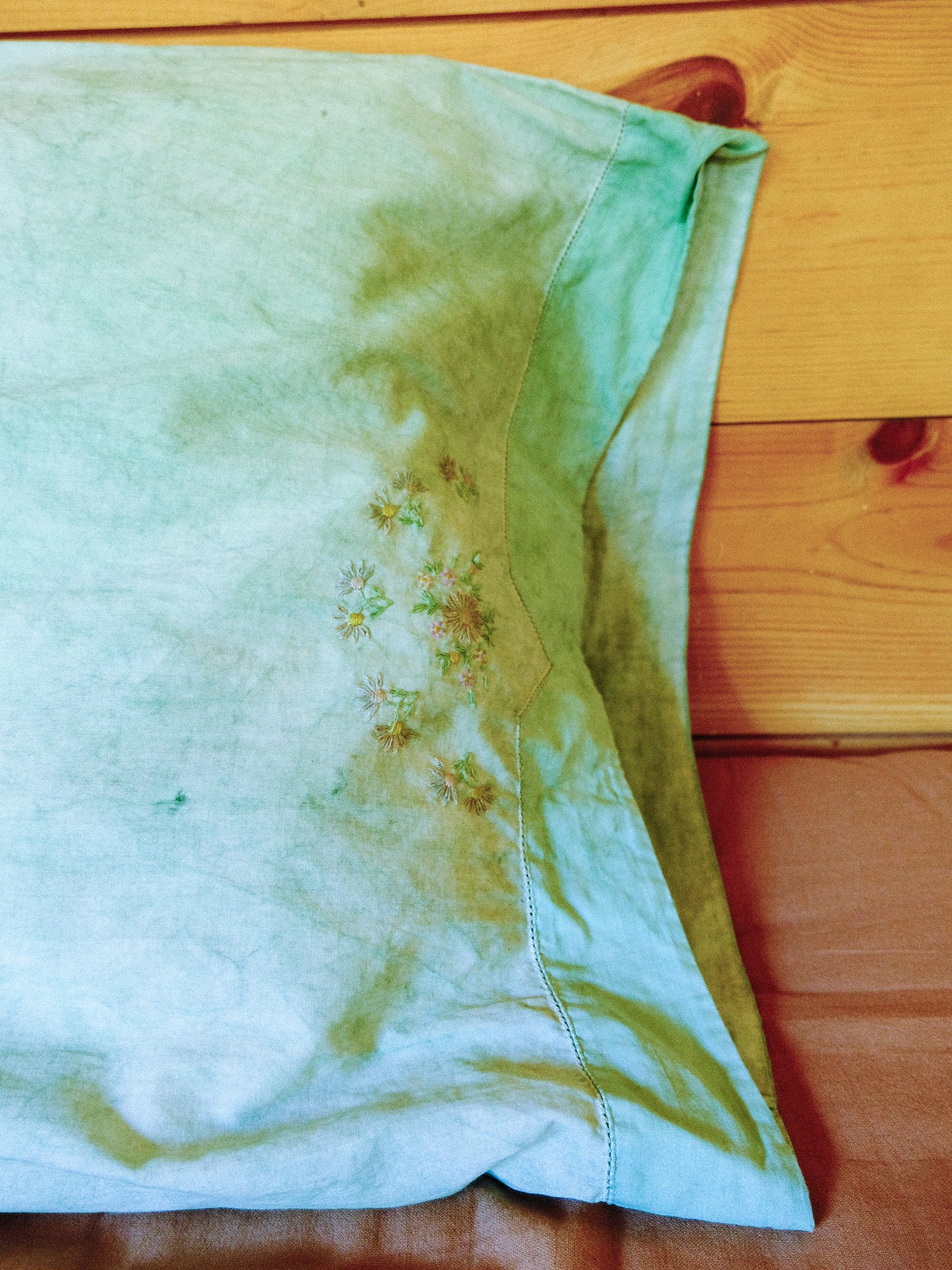 Vintage Chlorophyllin Flower Embroidered Pillowcase