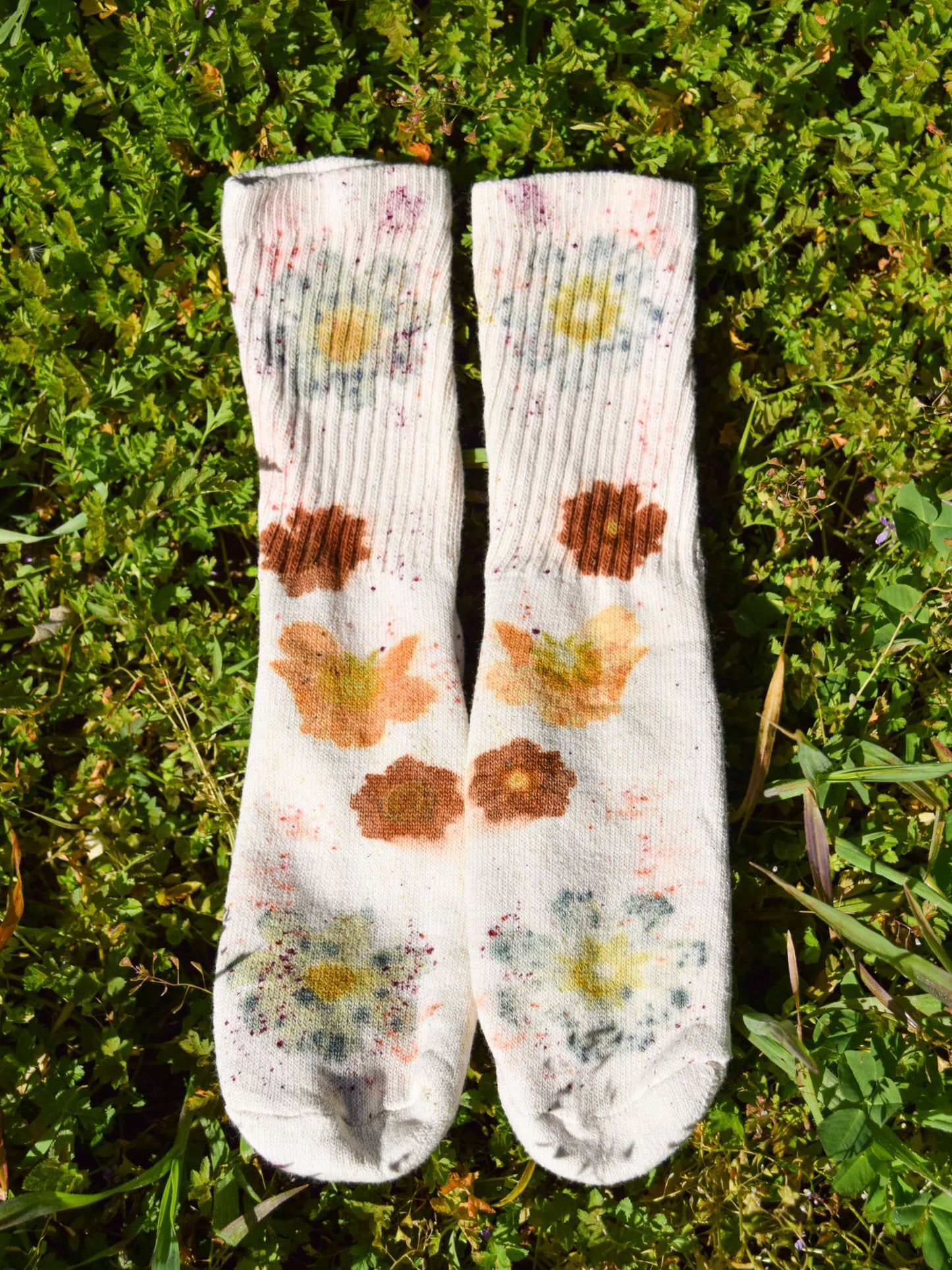 Garden Socks in Speckled Madder & Lac