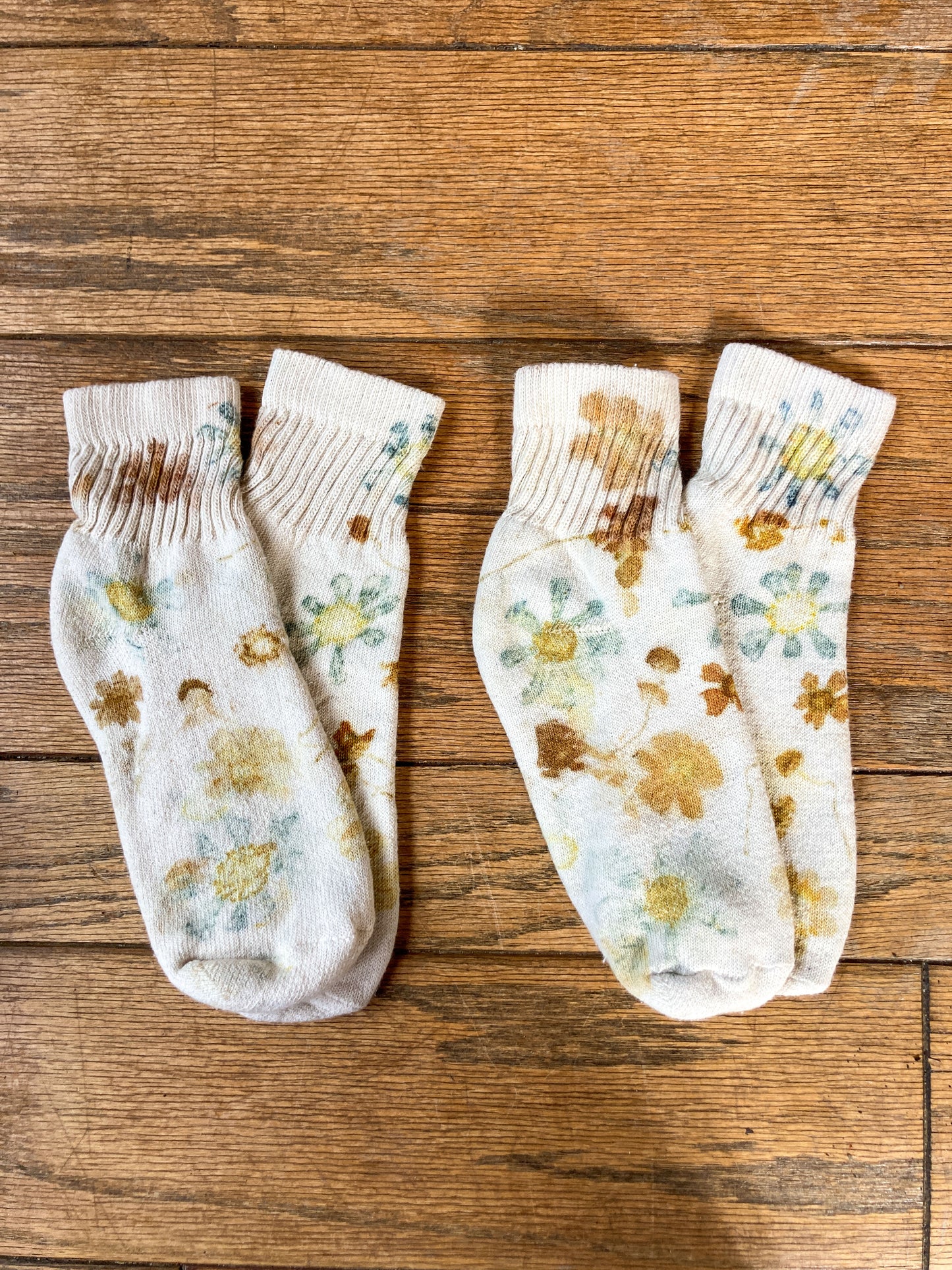Flower Pressed Ankle Socks- Natural